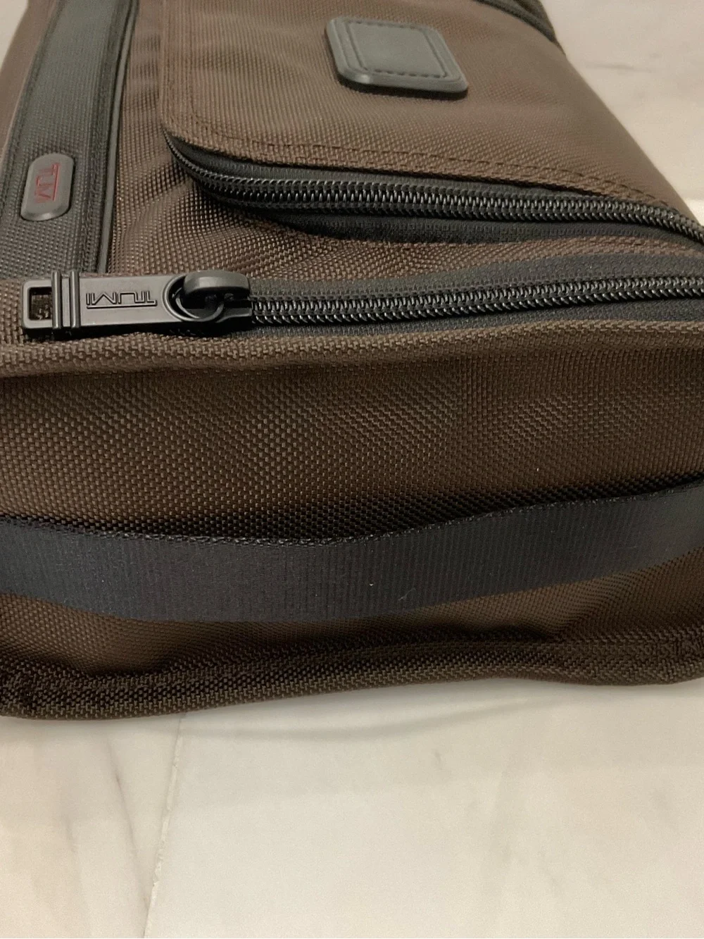 NEW Tumi GEN 4.3 - 11.75” Ballistic Nylon HANGING TRAVEL DOPP KIT - COFFEE BROWN